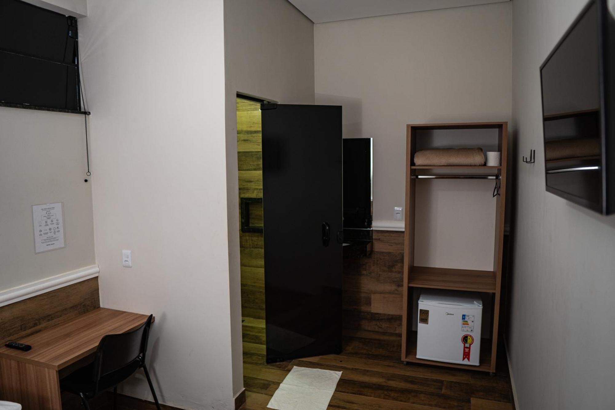 Hotel Nixon Proximo, Rodoviaria, Prefeitura E A Matriz Central Itai  ภายนอก รูปภาพ