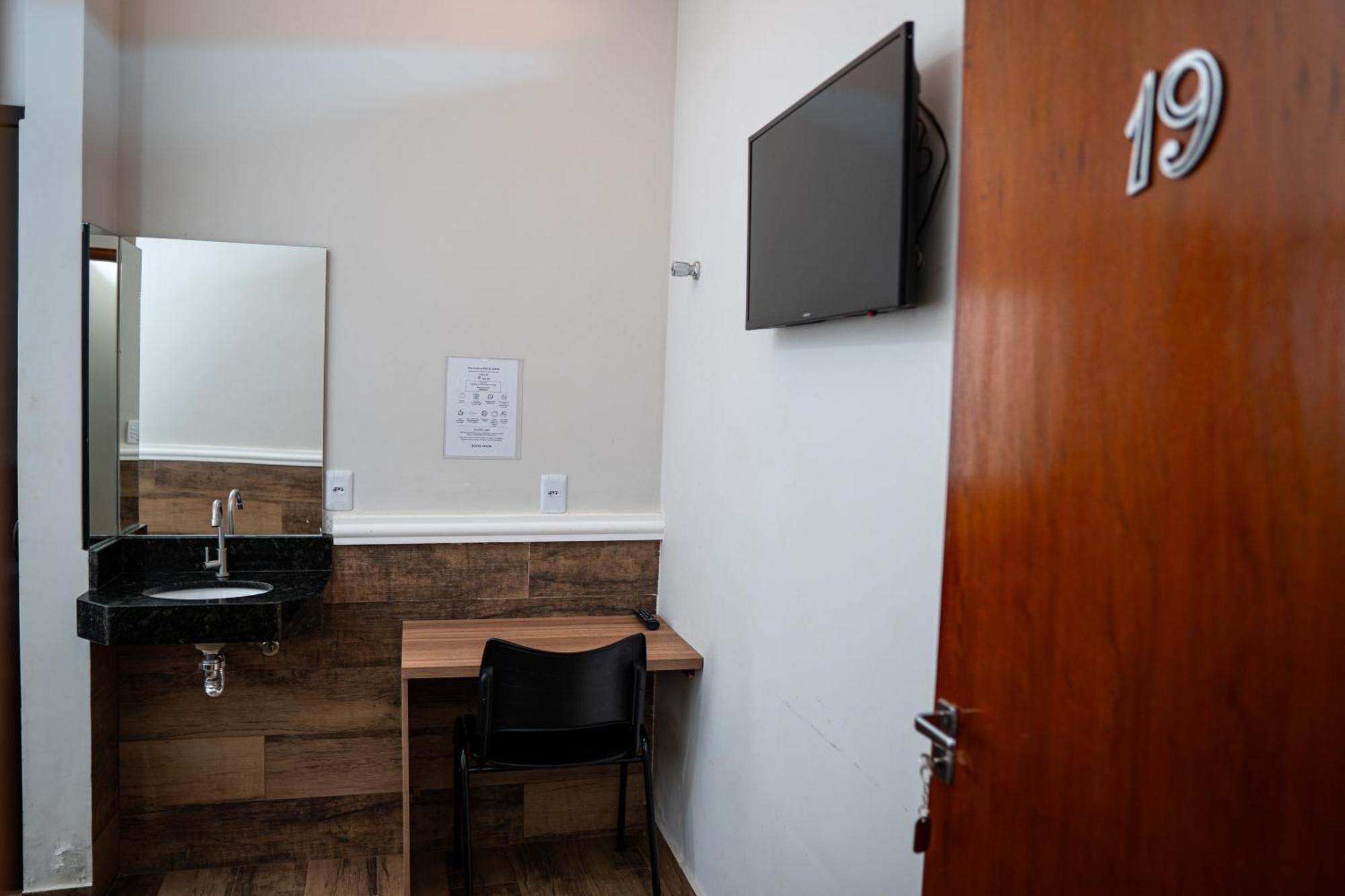 Hotel Nixon Proximo, Rodoviaria, Prefeitura E A Matriz Central Itai  ภายนอก รูปภาพ