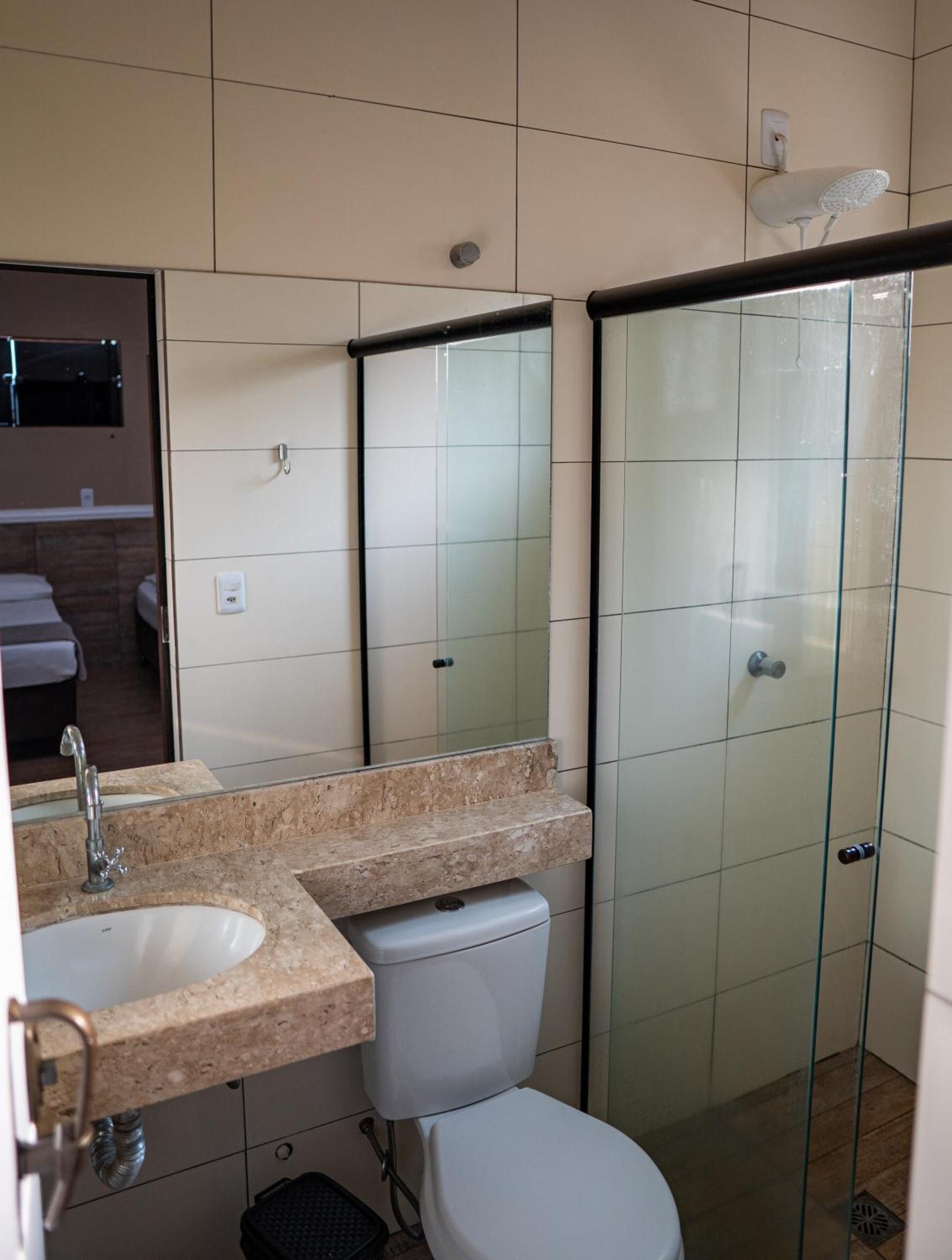 Hotel Nixon Proximo, Rodoviaria, Prefeitura E A Matriz Central Itai  ภายนอก รูปภาพ
