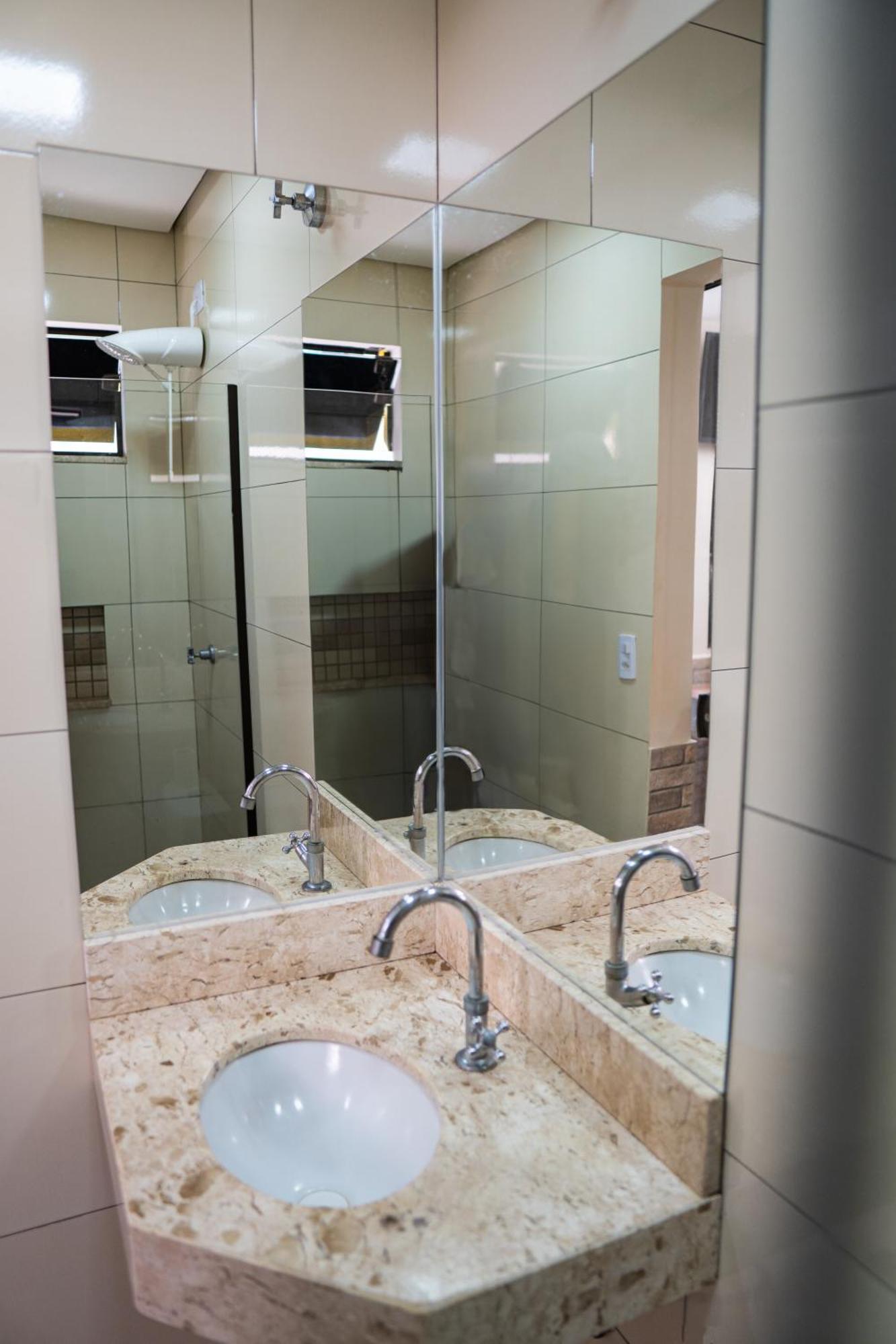 Hotel Nixon Proximo, Rodoviaria, Prefeitura E A Matriz Central Itai  ภายนอก รูปภาพ